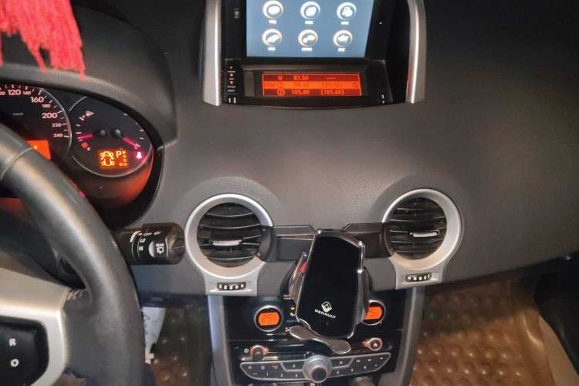 Used Renault Koleos 2010 2.5L Two-Wheel Drive Comfort Version Audio And AC Panel