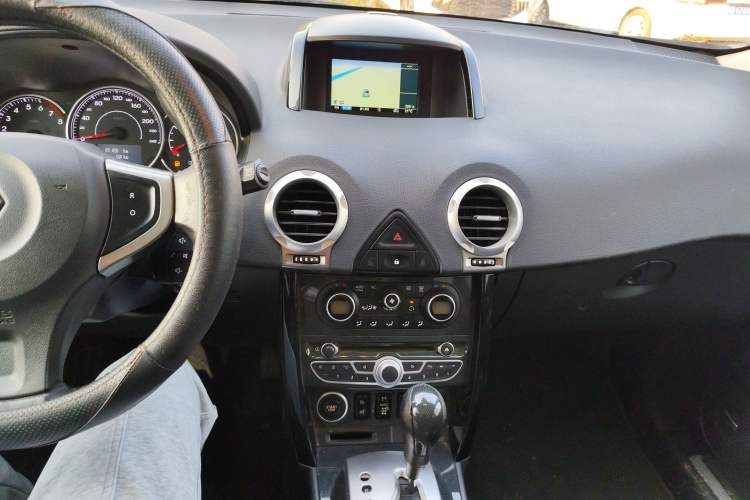 Used Renault Koleos 2010 2.5L 4x4 Luxury Version Audio And AC Panel
