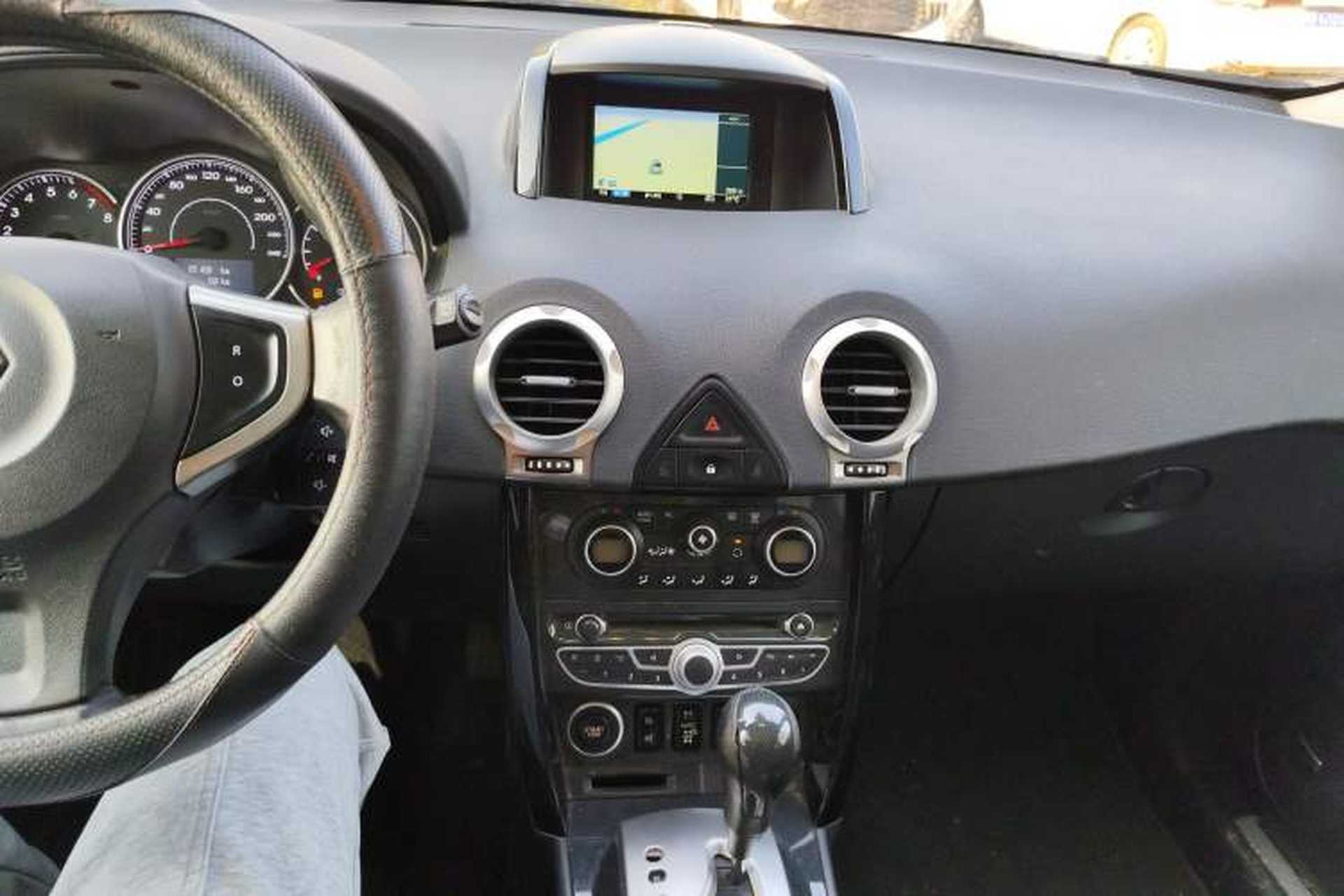 Used Renault Koleos 2010 2.5L 4x4 Luxury Version Audio And AC Panel