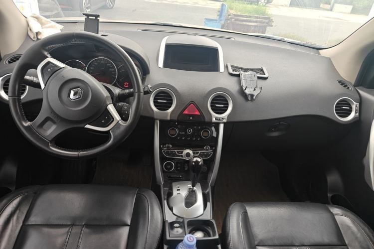 Used Renault Koleos 2010 2.5L 4x4 Luxury Version Center Console