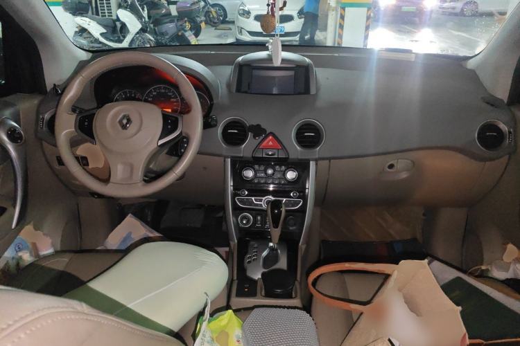 Used Renault Koleos 2010 2.5L 4x4 Comfort Edition Center Console