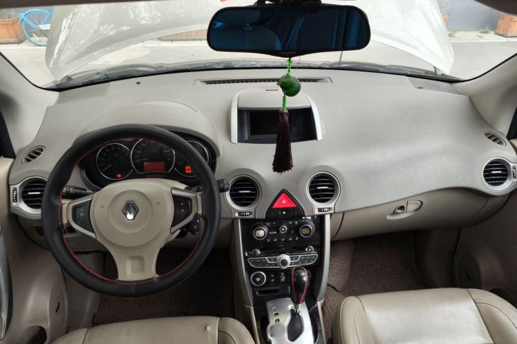Used Renault Koleos 2010 2.5L 4x4 Luxury Version Center Console