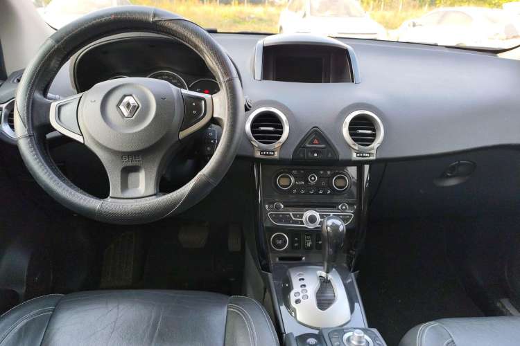 Used Renault Koleos 2010 2.5L 4x4 Luxury Version Center Console