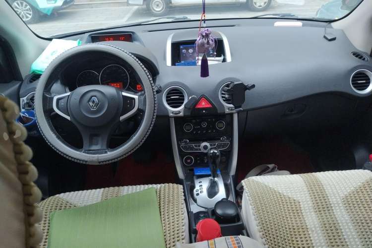 Used Renault Koleos 2010 2.5L 4x4 Comfort Edition Center Console