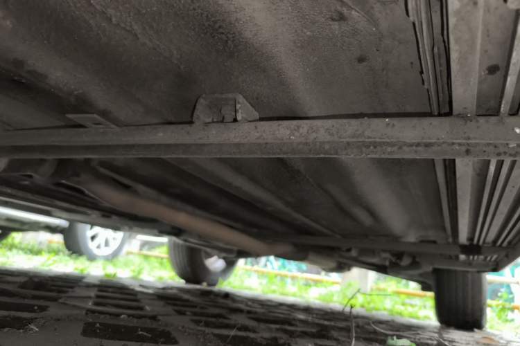 Used Renault Koleos 2010 2.5L 4x4 Luxury Version Chassis Front Left