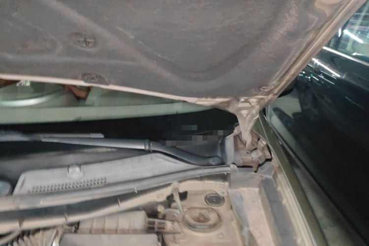 Used Renault Koleos 2010 2.5L 4x4 Comfort Edition Engine Bay Left