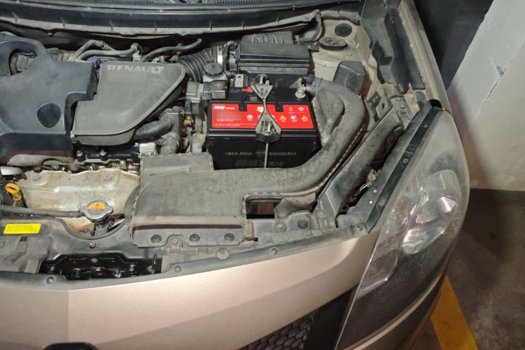 Used Renault Koleos 2010 2.5L Two-Wheel Drive Fashion Edition Engine Bay Left