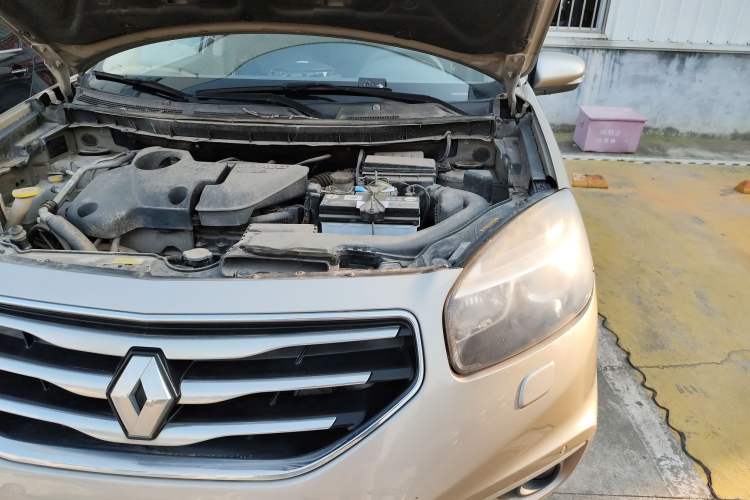 Used Renault Koleos 2010 2.5L 4x4 Luxury Version Engine Bay Left