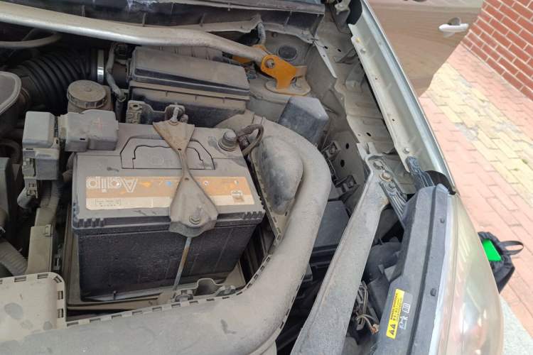 Used Renault Koleos 2010 2.5L Four-Wheel Drive Bose Limited Edition Engine Bay Left