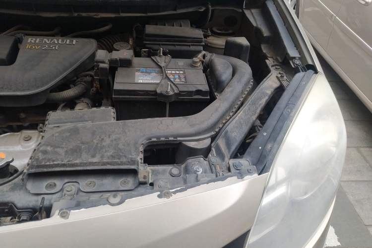 Used Renault Koleos 2010 2.5L 4x4 Comfort Edition Engine Bay Left