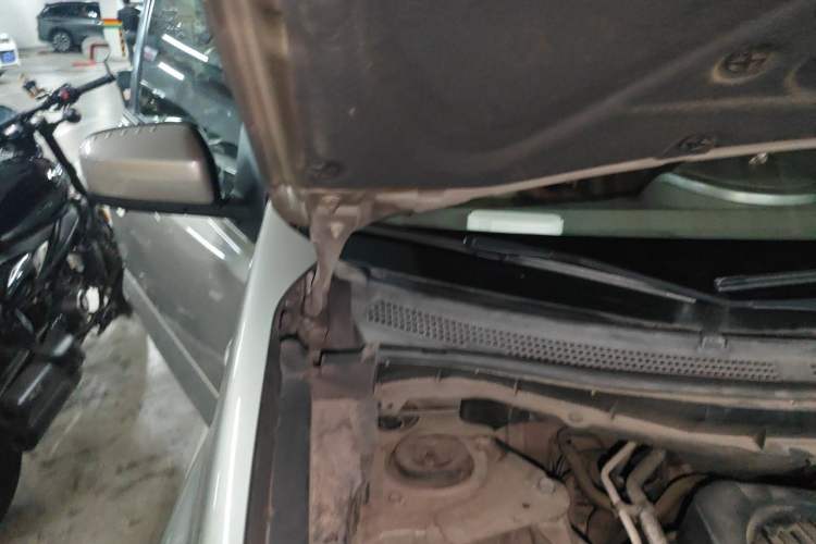 Used Renault Koleos 2010 2.5L 4x4 Comfort Edition Engine Bay Right