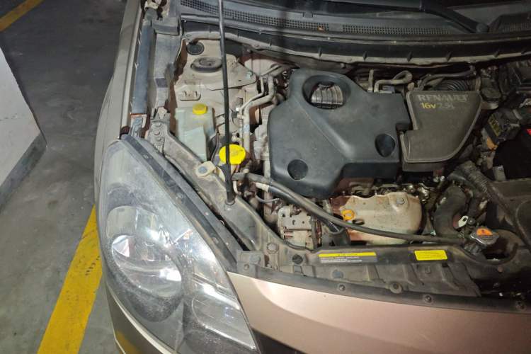 Used Renault Koleos 2010 2.5L Two-Wheel Drive Fashion Edition Engine Bay Right