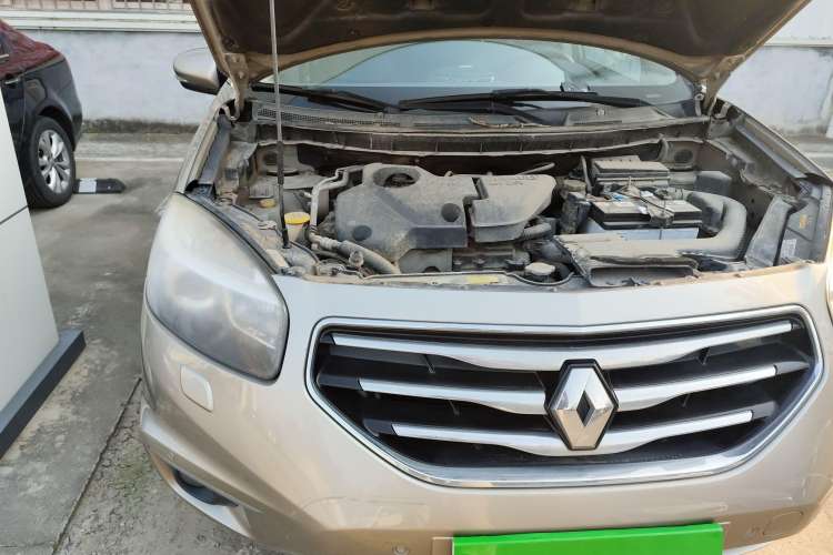 Used Renault Koleos 2010 2.5L 4x4 Luxury Version Engine Bay Right