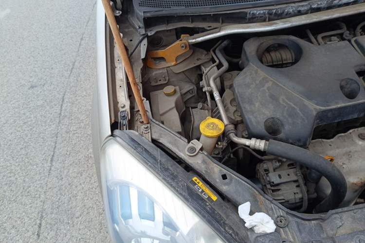 Used Renault Koleos 2010 2.5L Four-Wheel Drive Bose Limited Edition Engine Bay Right