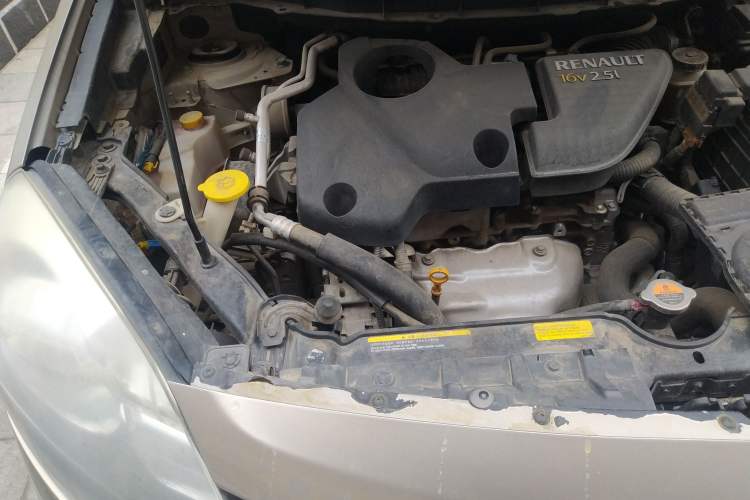 Used Renault Koleos 2010 2.5L 4x4 Comfort Edition Engine Bay Right