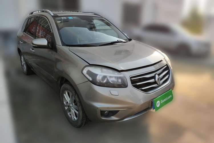 Used Renault Koleos 2010 2.5L 4x4 Luxury Version Front Right 45 Deg