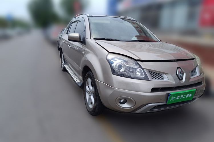 Used Renault Koleos 2010 2.5L Four-Wheel Drive Bose Limited Edition Front Right 45 Deg