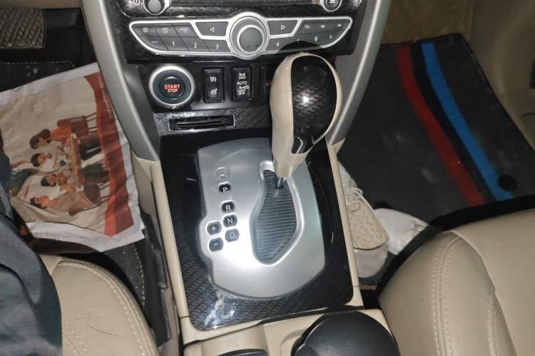 Used Renault Koleos 2010 2.5L 4x4 Comfort Edition Gear Lever