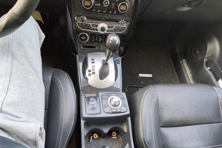 Used Renault Koleos 2010 2.5L 4x4 Luxury Version Gear Lever