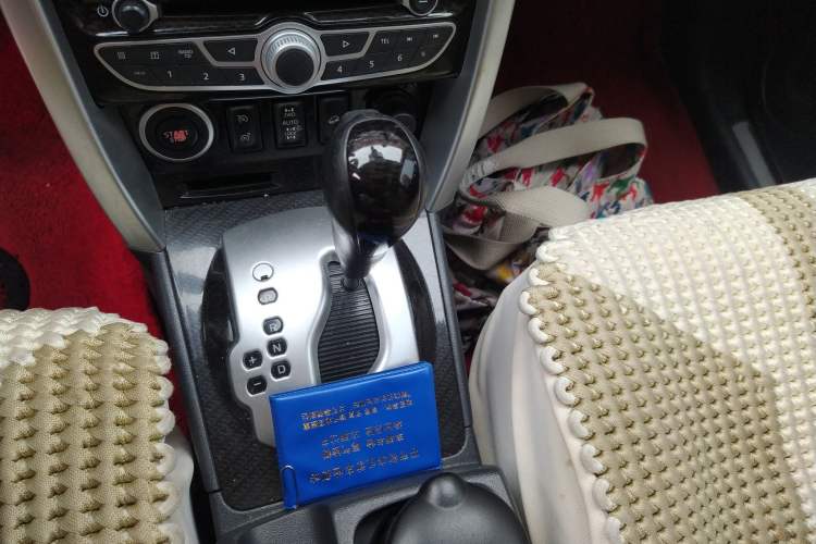 Used Renault Koleos 2010 2.5L 4x4 Comfort Edition Gear Lever