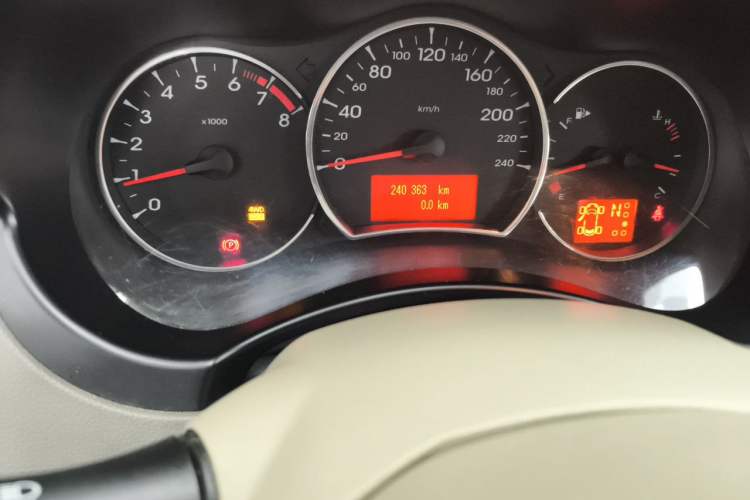 Used Renault Koleos 2010 2.5L 4x4 Luxury Version Odometer Close Up