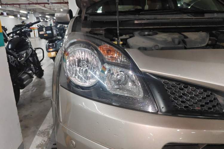 Used Renault Koleos 2010 2.5L 4x4 Comfort Edition Right Front Headlight