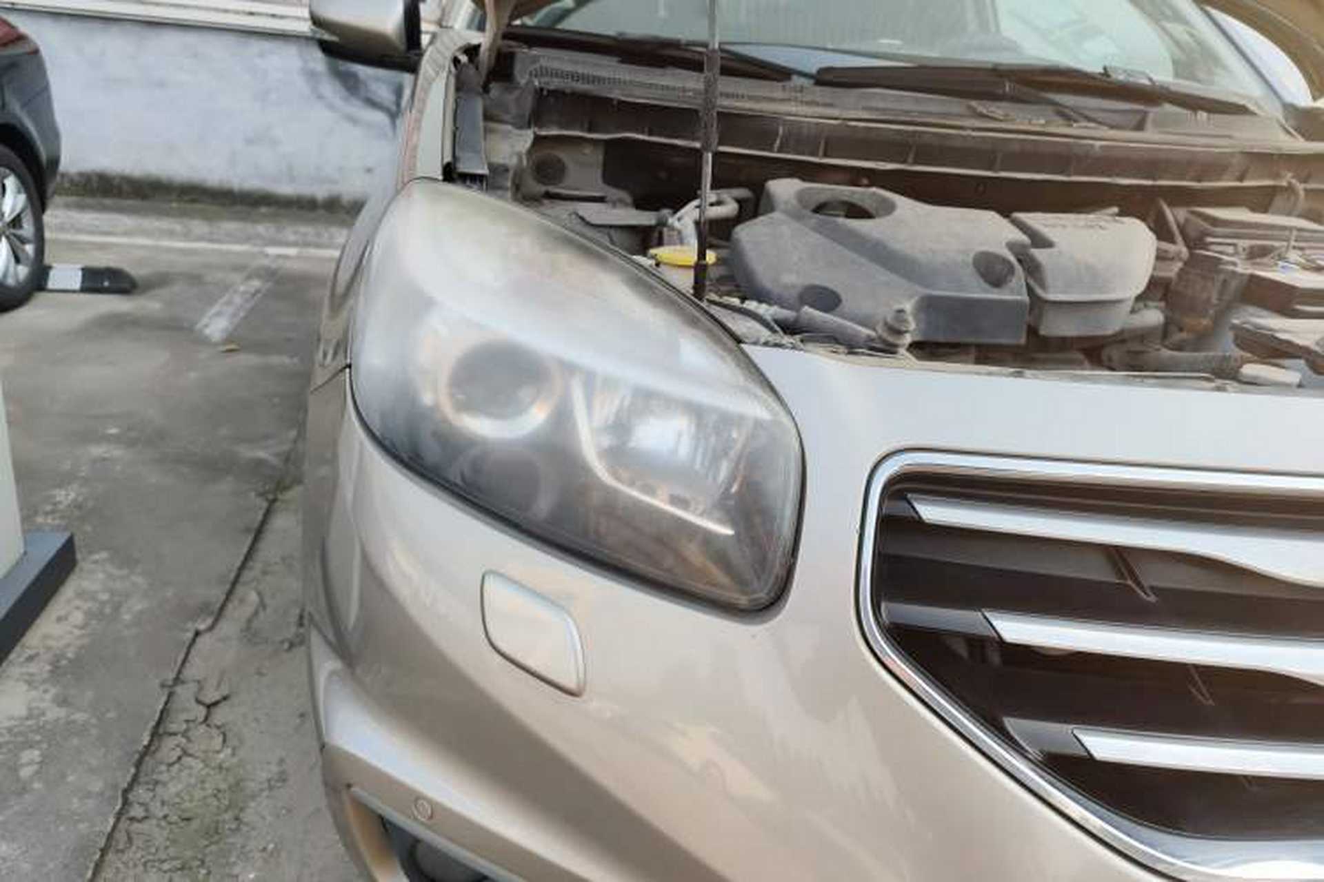 Used Renault Koleos 2010 2.5L 4x4 Luxury Version Right Front Headlight