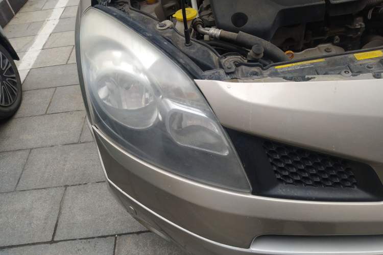 Used Renault Koleos 2010 2.5L 4x4 Comfort Edition Right Front Headlight