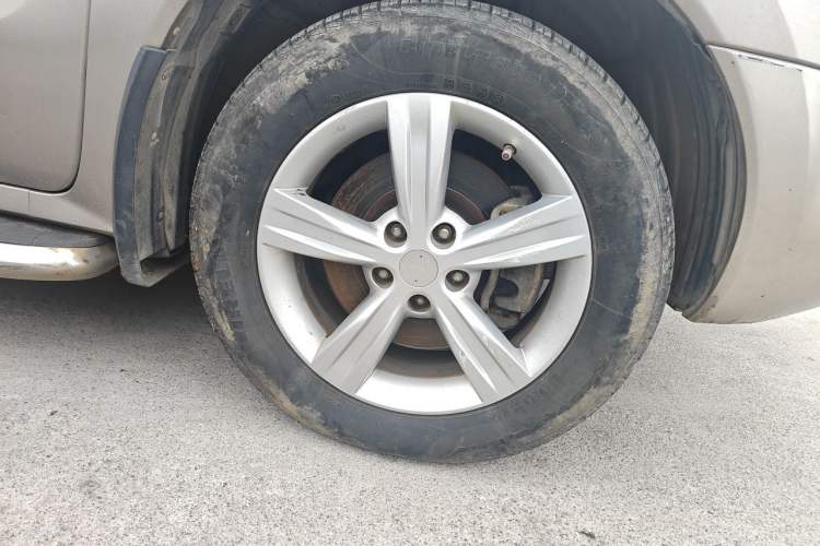 Used Renault Koleos 2010 2.5L 4x4 Luxury Version Right Front Wheel Hub