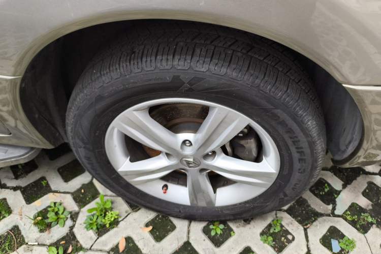 Used Renault Koleos 2010 2.5L 4x4 Luxury Version Right Front Wheel Hub