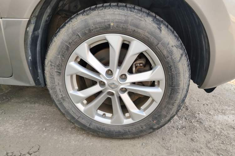 Used Renault Koleos 2010 2.5L 4x4 Luxury Version Right Front Wheel Hub