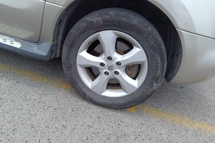 Used Renault Koleos 2010 2.5L Four-Wheel Drive Bose Limited Edition Right Front Wheel Hub