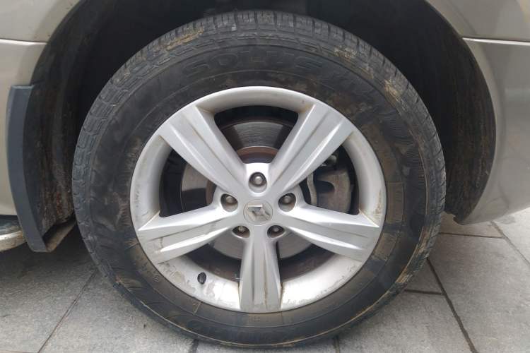 Used Renault Koleos 2010 2.5L 4x4 Comfort Edition Right Front Wheel Hub