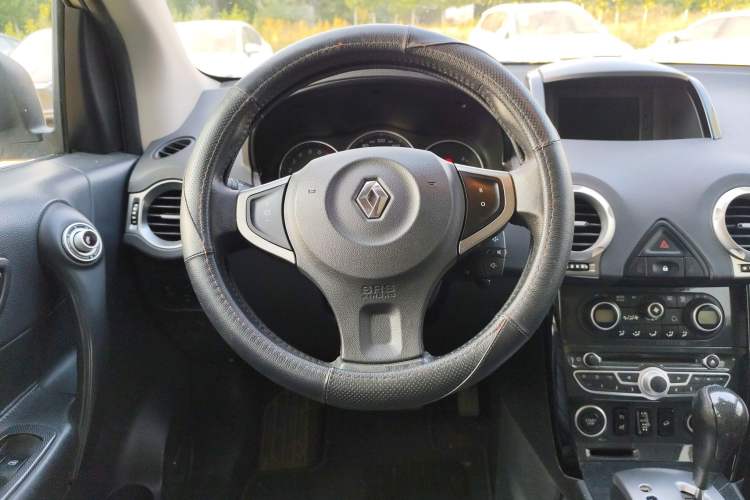 Used Renault Koleos 2010 2.5L 4x4 Luxury Version Steering Wheel