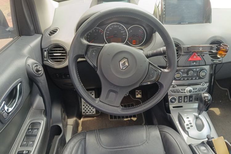 Used Renault Koleos 2010 2.5L Four-Wheel Drive Bose Limited Edition Steering Wheel