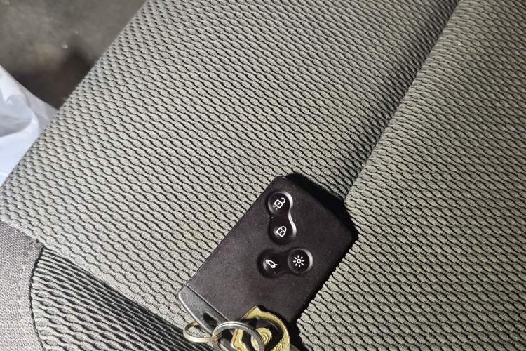Used Renault Koleos 2010 2.5L Two-Wheel Drive Fashion Edition Vehicle Key