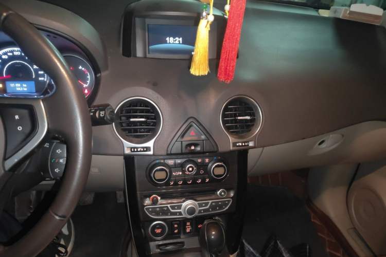 Used Renault Koleos 2010 2.5L 4x4 Comfort Edition Audio And AC Panel