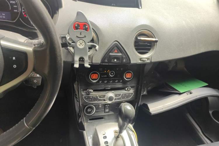 Used Renault Koleos 2010 2.5L Two-Wheel Drive Comfort Version Audio And AC Panel