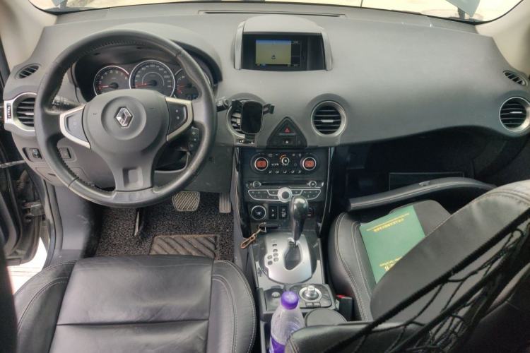 Used Renault Koleos 2010 2.5L 4x4 Comfort Edition Center Console