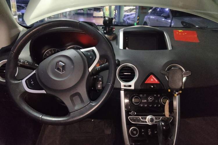 Used Renault Koleos 2010 2.5L 4x4 Luxury Version Center Console