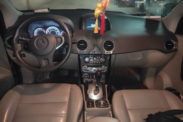 Used Renault Koleos 2010 2.5L 4x4 Comfort Edition Center Console