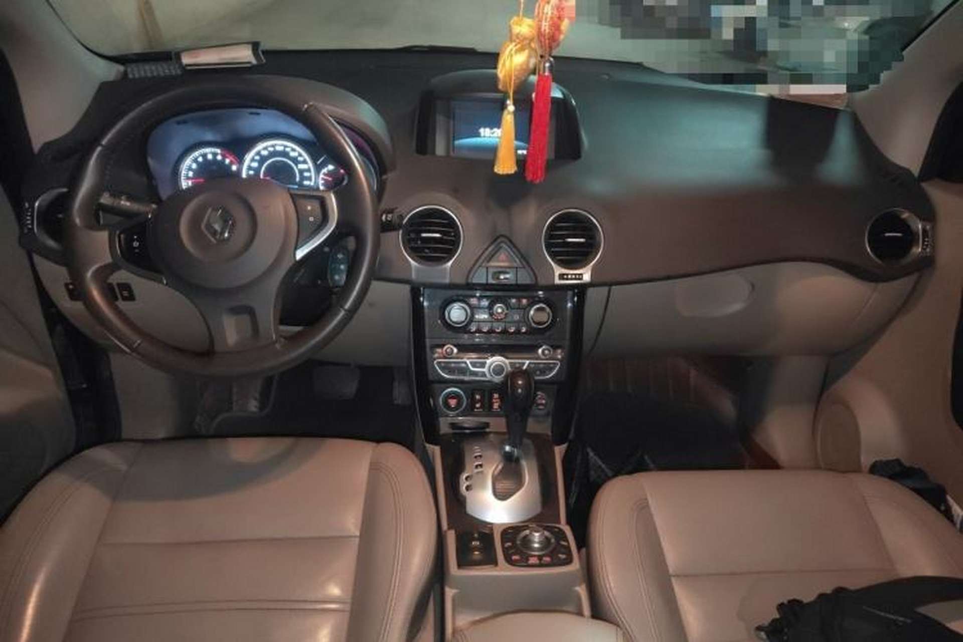 Used Renault Koleos 2010 2.5L 4x4 Comfort Edition Center Console