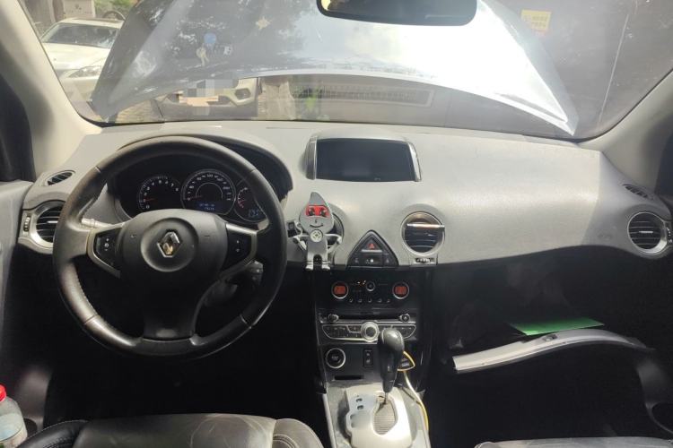 Used Renault Koleos 2010 2.5L Two-Wheel Drive Comfort Version Center Console