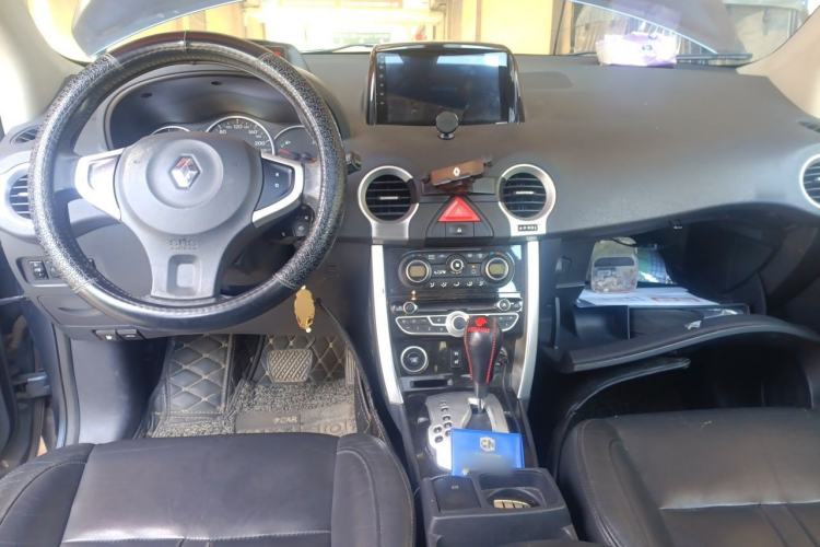 Used Renault Koleos 2010 2.5L Two-Wheel Drive Comfort Version Center Console