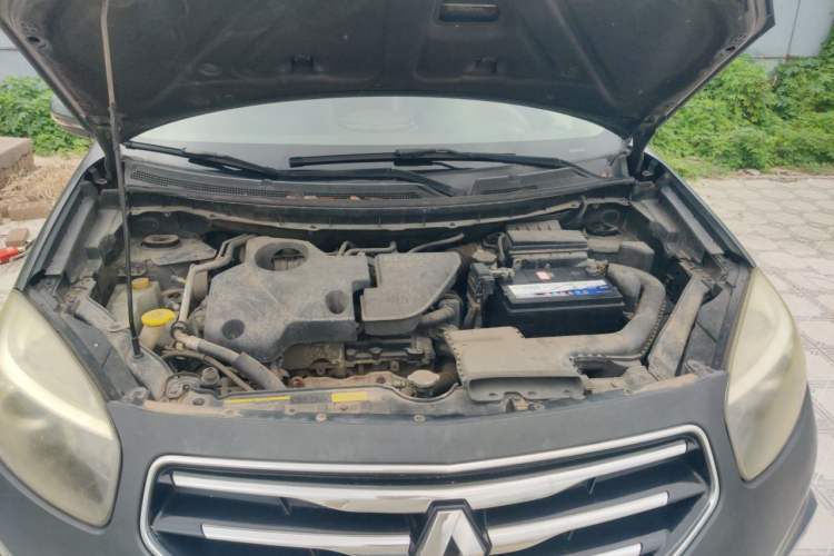 Used Renault Koleos 2010 2.5L 4x4 Comfort Edition Engine Bay