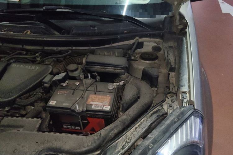 Used Renault Koleos 2010 2.5L 4x4 Luxury Version Engine Bay Left