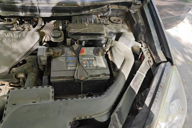 Used Renault Koleos 2010 2.5L 4x4 Comfort Edition Engine Bay Left