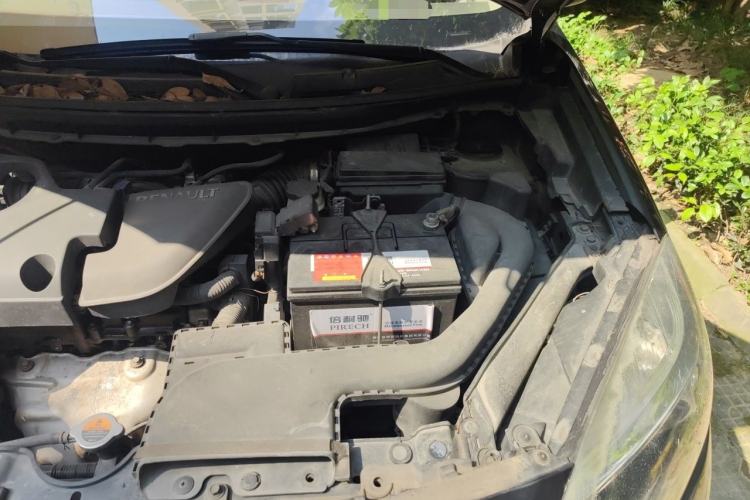 Used Renault Koleos 2010 2.5L Two-Wheel Drive Comfort Version Engine Bay Left
