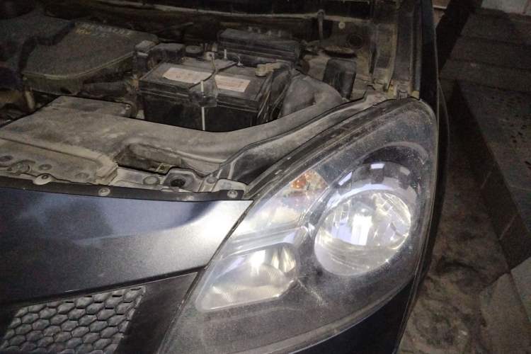 Used Renault Koleos 2010 2.5L 4x4 Comfort Edition Engine Bay Left