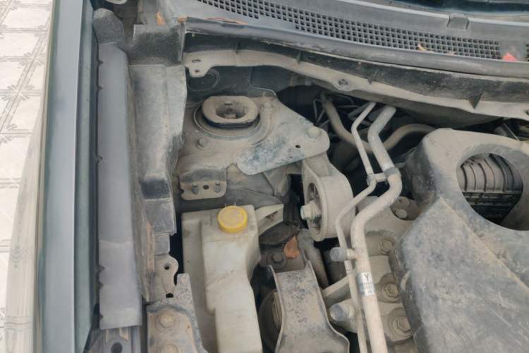 Used Renault Koleos 2010 2.5L 4x4 Comfort Edition Engine Bay Right